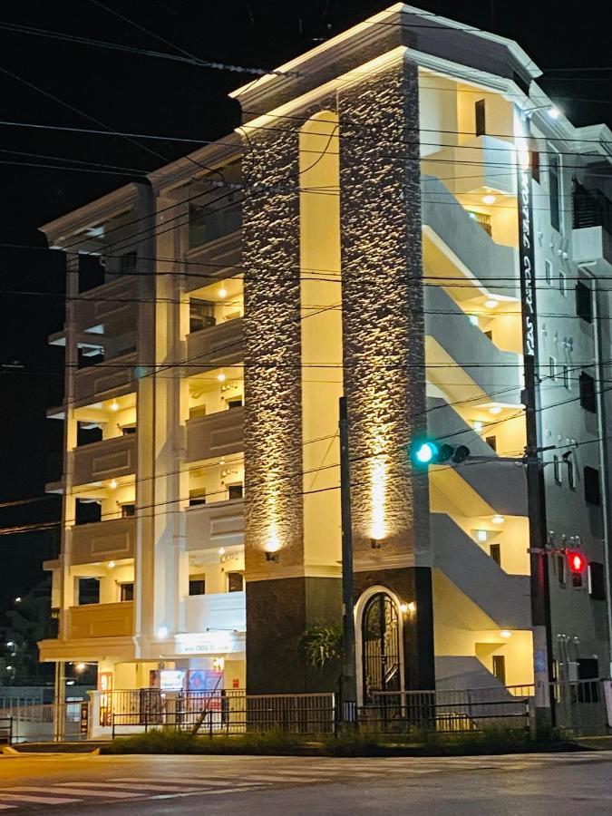 Hotel Y'Rise To Urasoe المظهر الخارجي الصورة